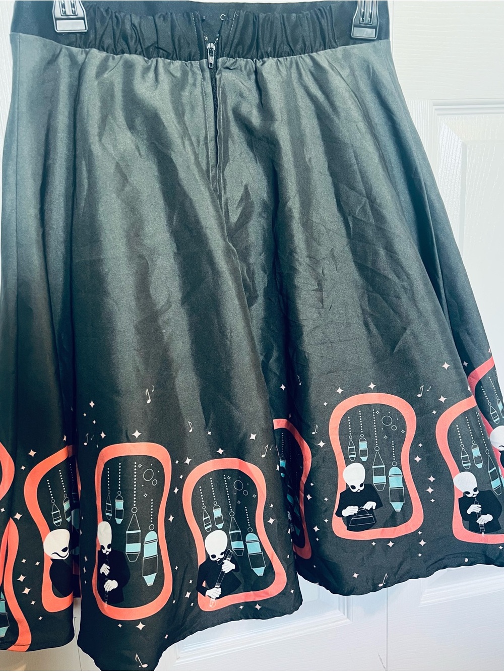 Star Wars Her Universe Black Skater Skirt with Cantina Band print - Picture 3 of 5